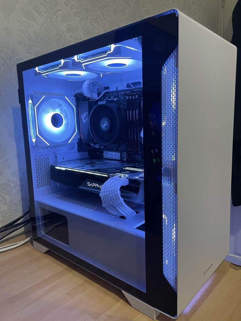 White Gaming PC | RX 5700 XT | Ryzen 5 3600 | 32GB
RAM | 1.5TB