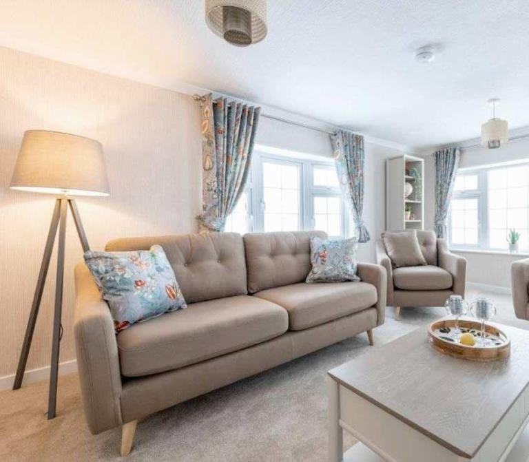 Omar Park Home in Surrey  - Lodge / Caravan 