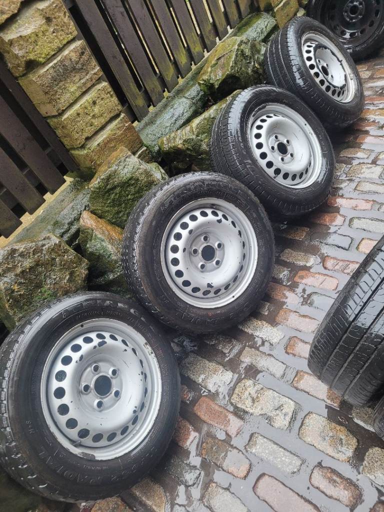 4x good Vw transporter t5 t6 wheels and good tyre 