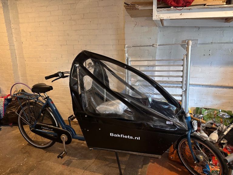 Almost new Bakfiets long wheelbase bike