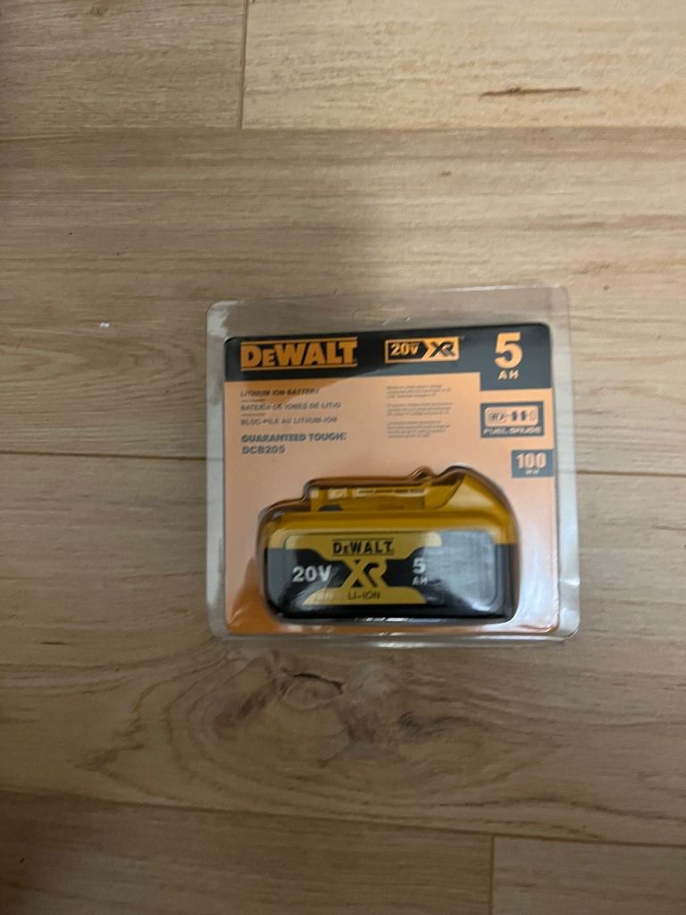 Dewalt 20 v - 5 ah battery - new