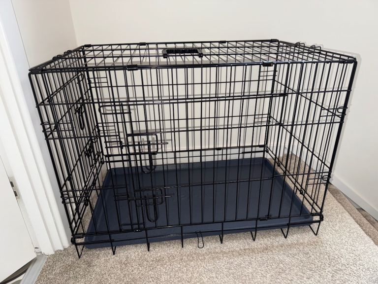 Nearly new dog crate 