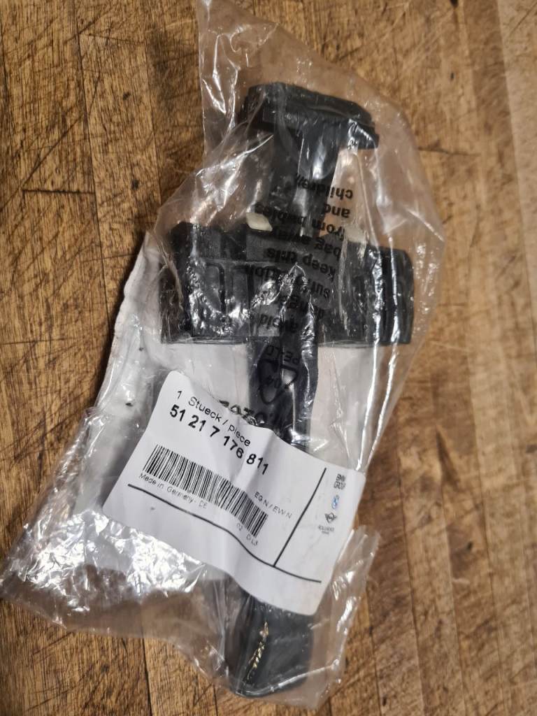 Mini cooper 2008 driver door hinge