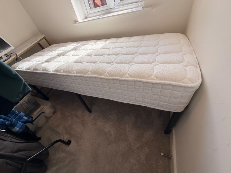 Like new Small Single Bed & Mattress