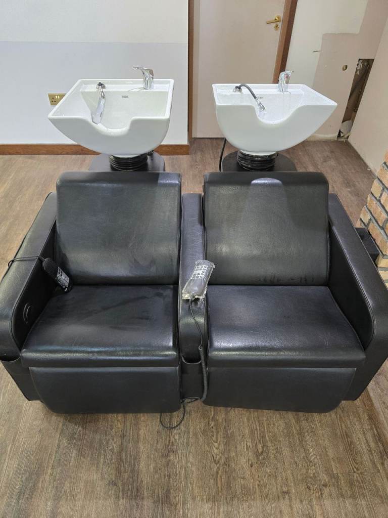 Salon wash unit with massage chair REM