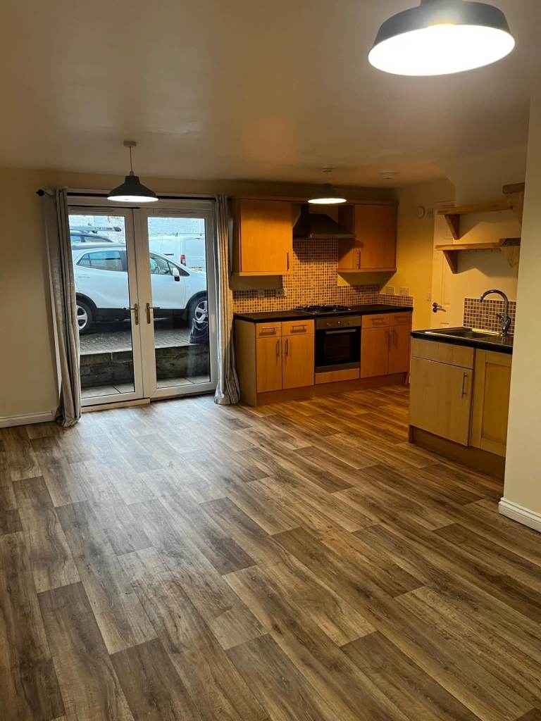 Unfurnished 4 bedroom, 2 storey terraced house