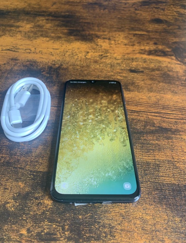 Pristine - Samsung Galaxy A40 64GB. Unlocked. Black 