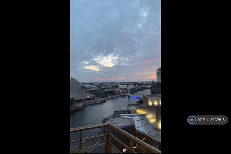 2 bedroom flat in The Quays, Manchester, M50 (2 bed) (#2907613)