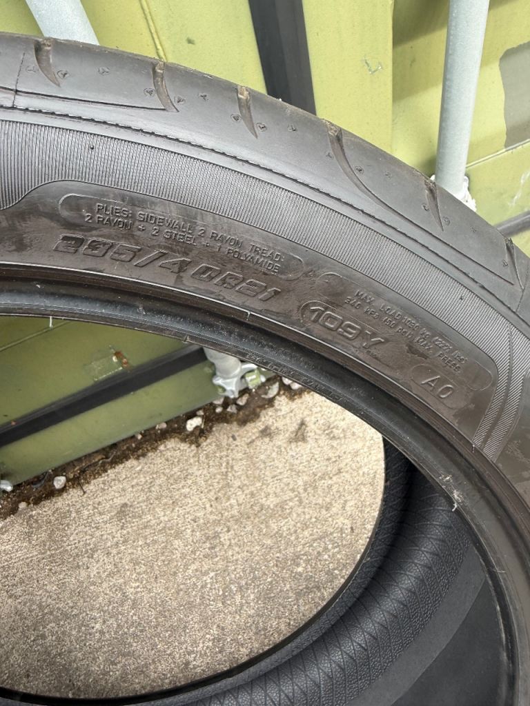 285/40/21 2xbridgestone 1xgoodyear