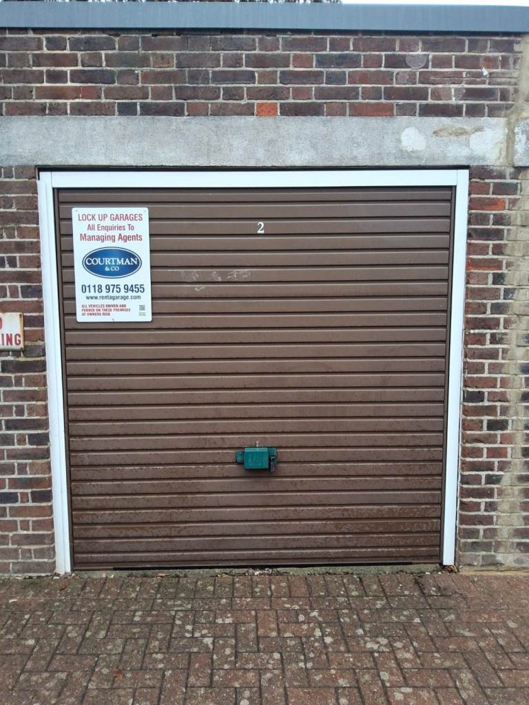 Garage/Parking/Storage to rent: The Brooklands off Eversely Crescent Isleworth, TW7 4LP
