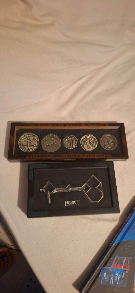 The hobbit key and coins