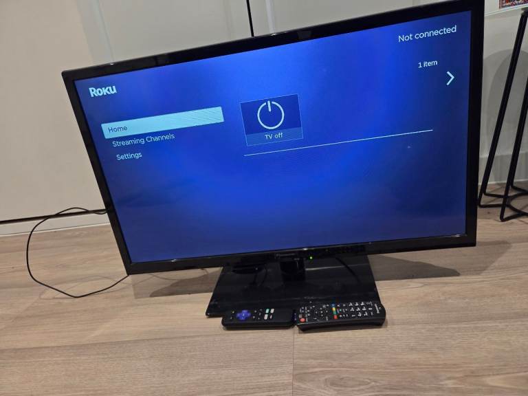 Panasonic 32 inch TV with Roku