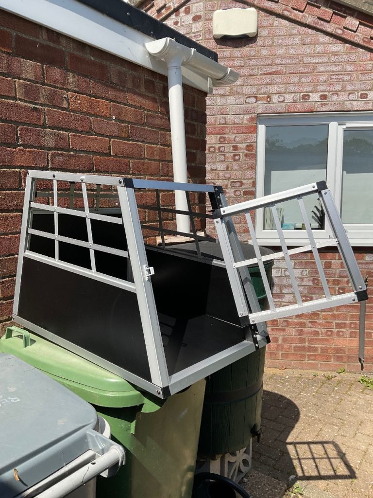 Dog car crate / pet carrier