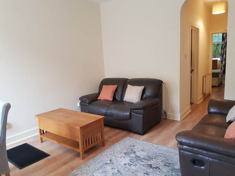 LEITH EDINBURGH MAIN DOOR GROUND FLOOR FURNISHED FLAT DUKE STREET