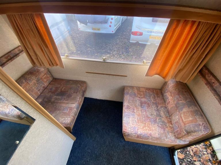 BAILEY HUNTER 440/4 - 1999 - 4 BERTH - WASHROOM & SHOWER - BARGAIN BE QUICK 