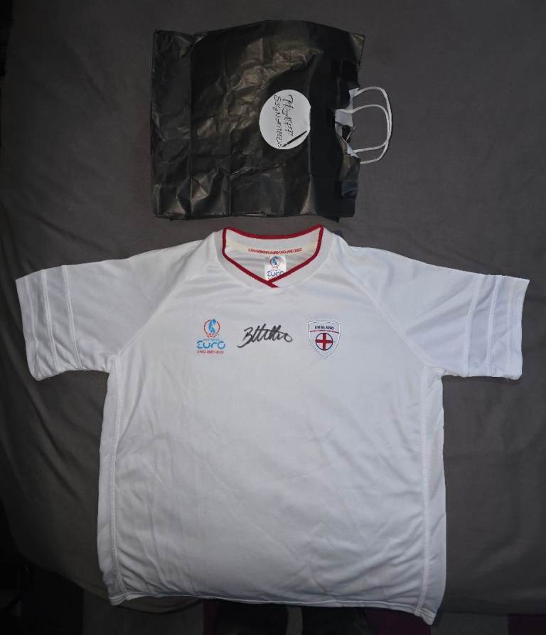 2022 lionesses football shirt signed by **Beth Mead**