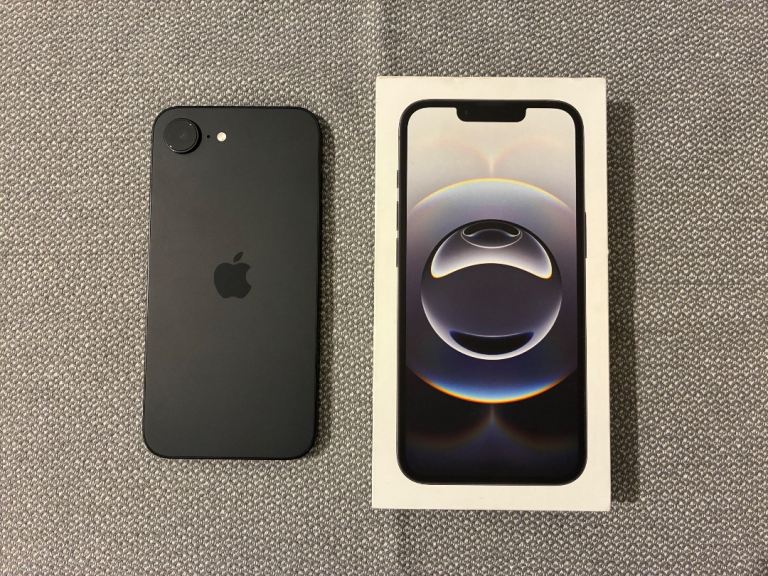 iPhone 16e