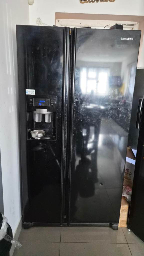 Samsung American Style Fridge Freezer – Black, Used