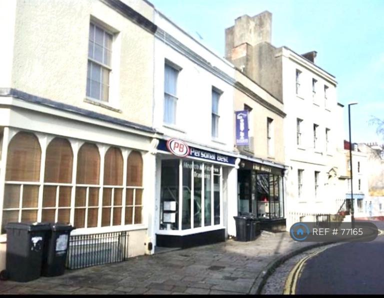 4 bedroom flat in Clifton Road, Bristol, BS8 (4 bed) (#77165)