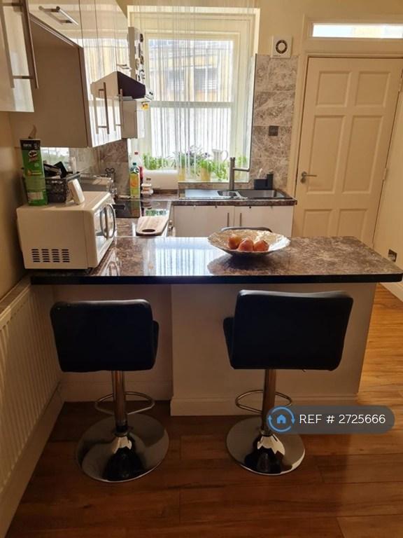 1 bedroom flat in Fulham Road, London, SW6 (1 bed) (#2725666)