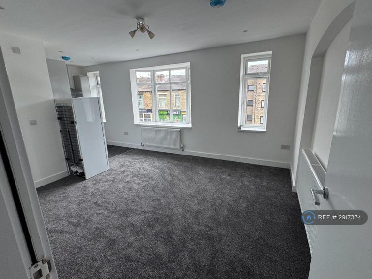 1 bedroom flat in Chapeltown, Pudsey, LS28 (1 bed) (#2917374)
