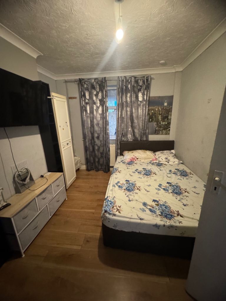 Room available to rent