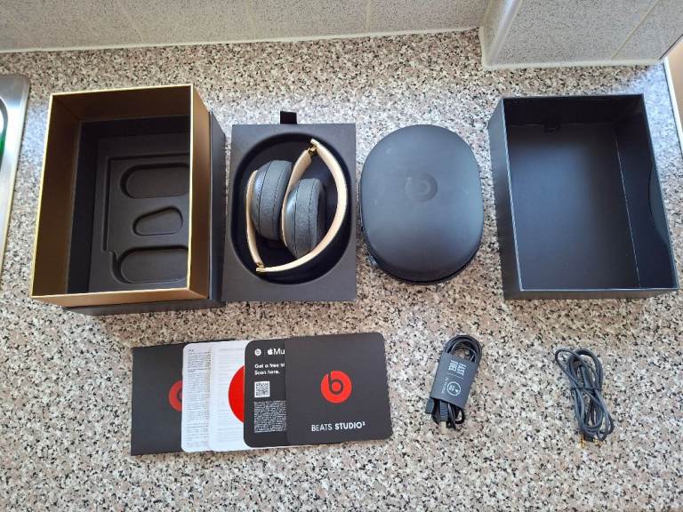 Beats Studio3 Wireless Headphones – The Beats Skyline Collection - Shadow Grey