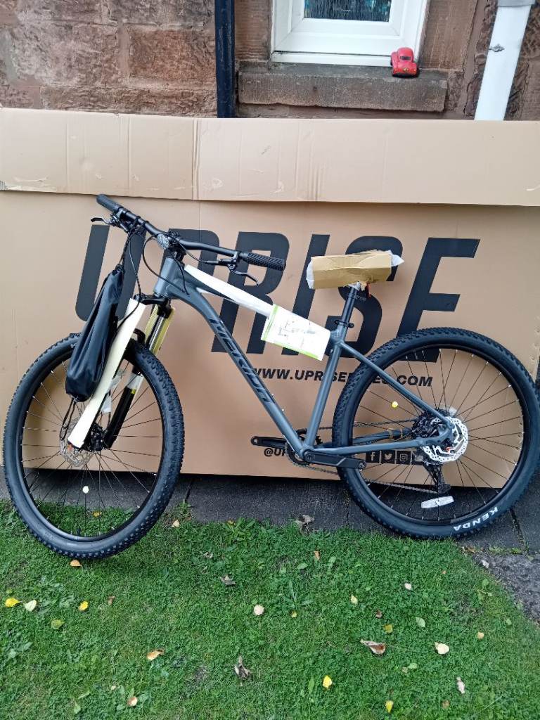 £700 Brand new mens bike in box never been used