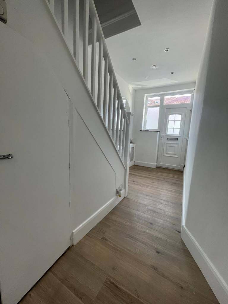 4 Bed 2 bath Mid Terrace house to rent in Wembley-ELMS COURT