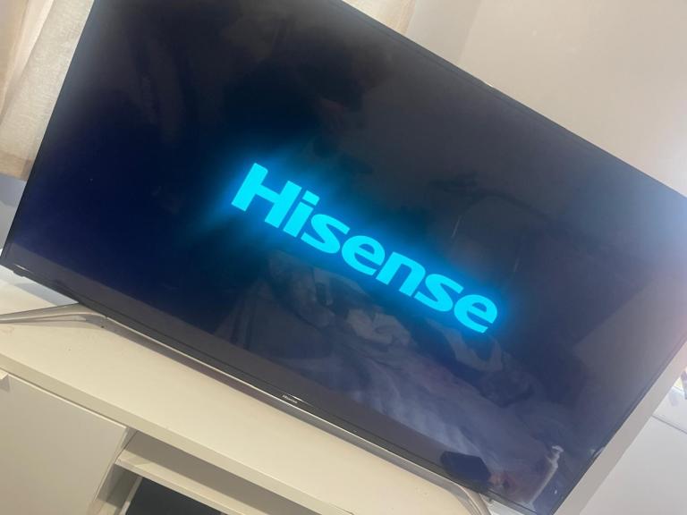 Hisense 65” 4K Ultra HD Smart TV + Remote Fully Working