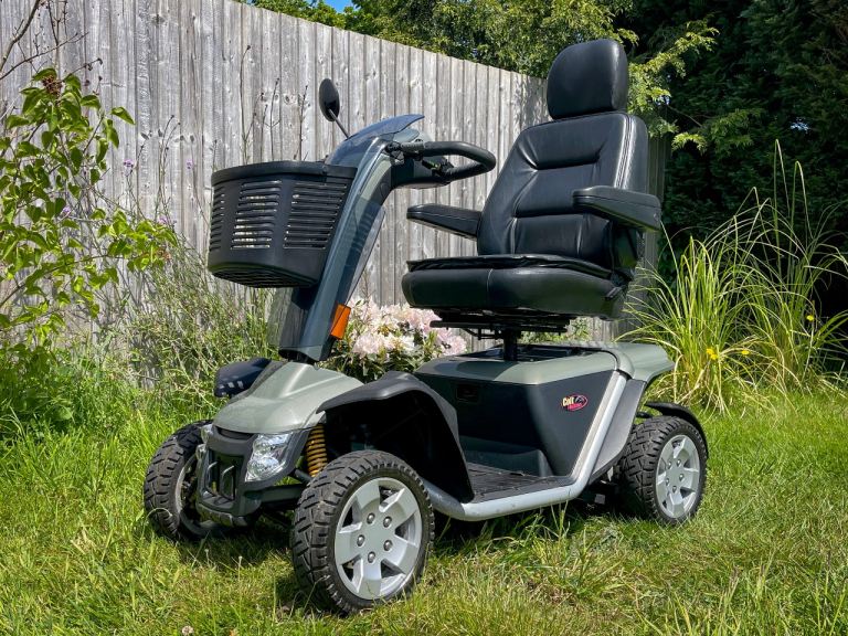 Pride Colt Executive 8 mph Road All Terrain Mobility Scooter 812 Miles Was £3532