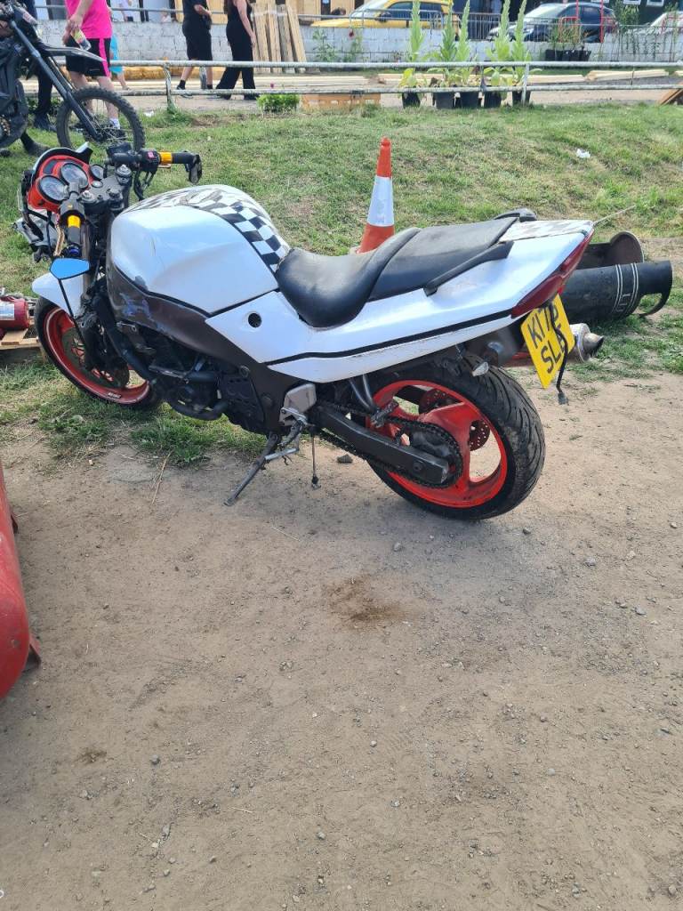 Suzuki rf 600