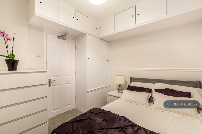 1 bedroom in Ashridge Way, Sunbury-On-Thames, TW16 (#2807557)