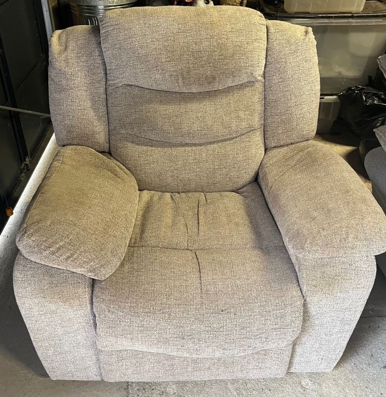 *FREE*** Oak Furniture Land Electric Recliner Chair