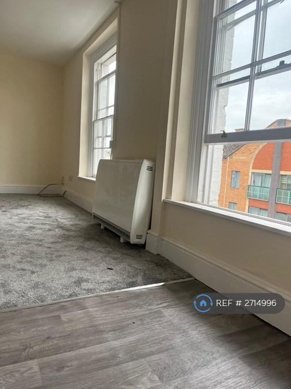 1 bedroom flat in Southgate Street, Gloucester, GL1 (1 bed) (#2714996)