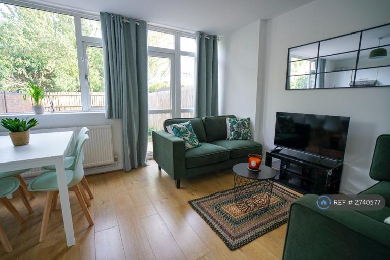 4 bedroom flat in Deeley Road, London, SW8 (4 bed) (#2740577)