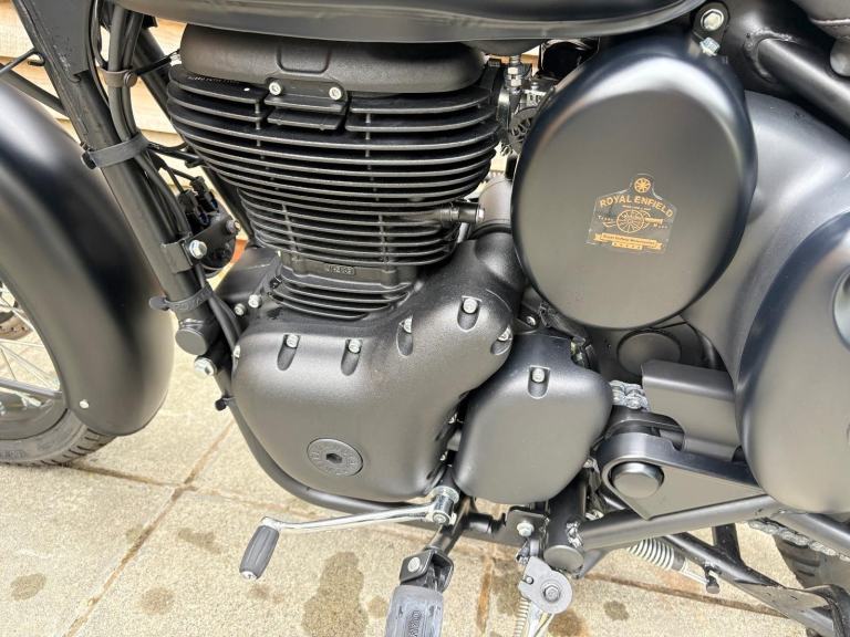 2023 / 23 Royal Enfield CLASSIC 350 £3250 Black 201 miles.