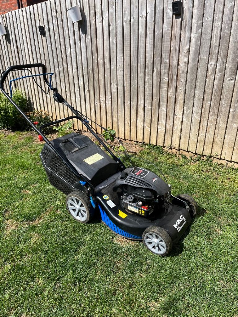 MAC ALISTER Petrol Lawnmower with Briggs & Stratton 500 Engine