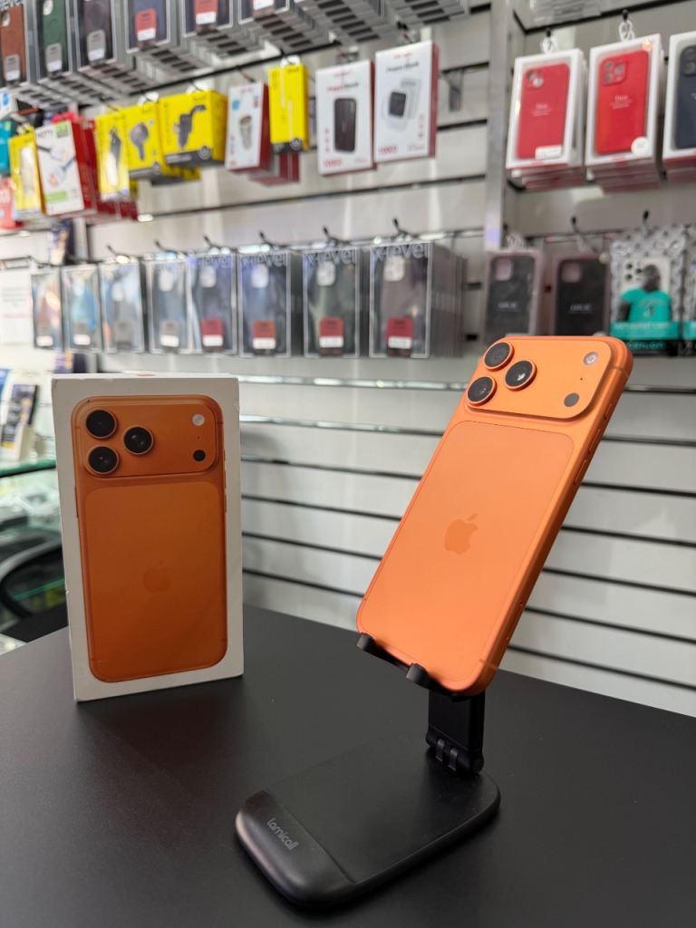 Apple iPhone 17 Pro Max 256GB Cosmic Orange (Unlocked) in Immaculate Condition 100% BH 
