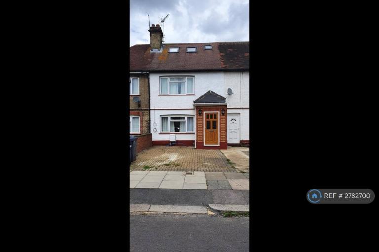 4 bedroom house in Goldsmith Avenue, London, NW9 (4 bed) (#2782700)