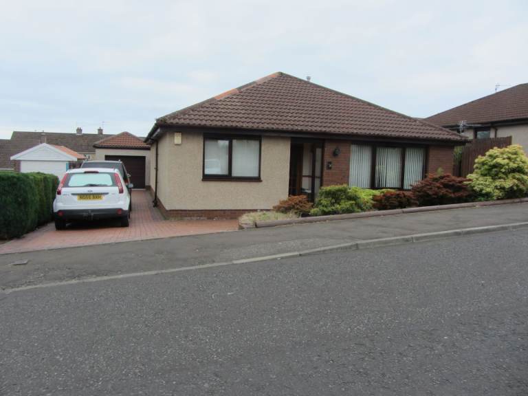 ROOM TO LET IN MODERN BUNGALOW (KIRKCALDY) NOT EDINBURGH