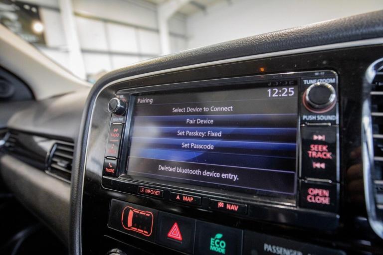 2017 Mitsubishi Outlander 2.0h 12kWh 4h SUV 5dr Petrol Plug-in Hybrid CVT 4WD Euro 6 (s/s) (200 p...