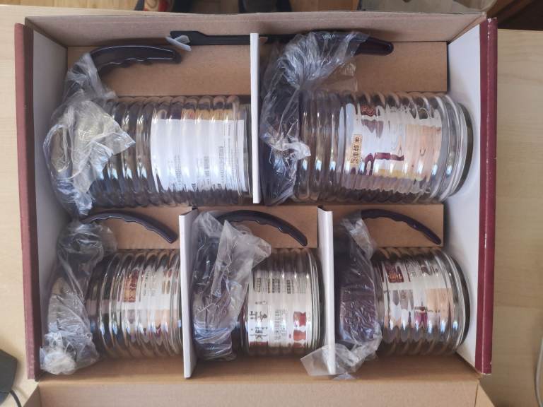 NEW 5 pcs glass set with lid