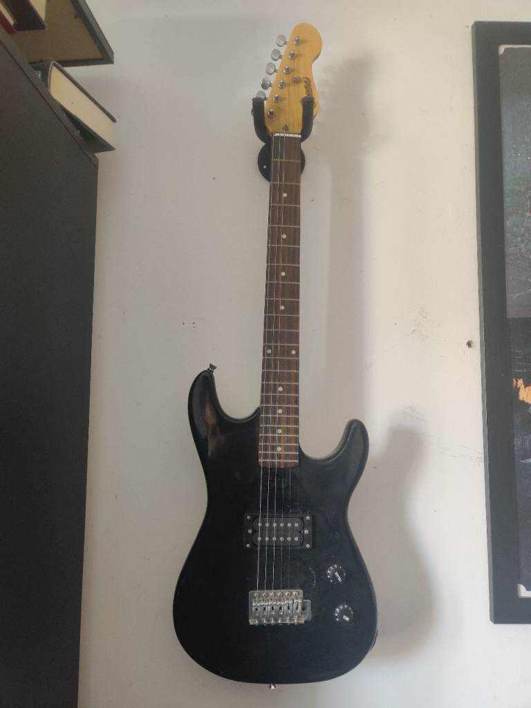 Encore Electric Guitar – Needs Nut Repair