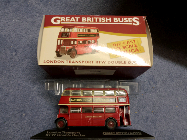 Collectable 1/76 scale buses 