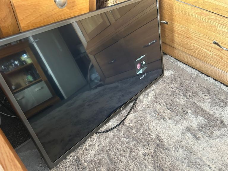 LG 32-inch HD Ready TV 32LX330C – Good Condition