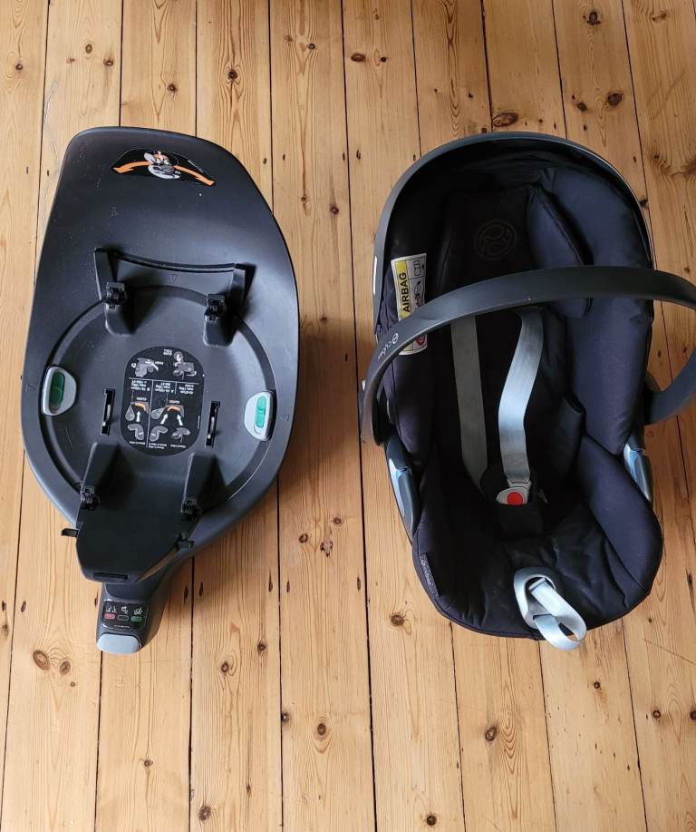 Cybex Cloud Z i-Size Baby Seat and 360 Swivel Isofix Base