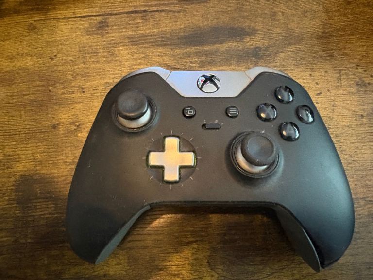 Xbox Elite Series 1 Controller - Good Condition