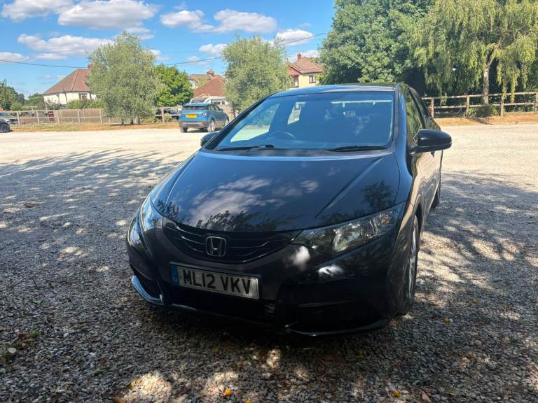 2012 Honda Civic 1.4 • Full year’s MOT • 6-speed manual • CD player with AUX input • service history
