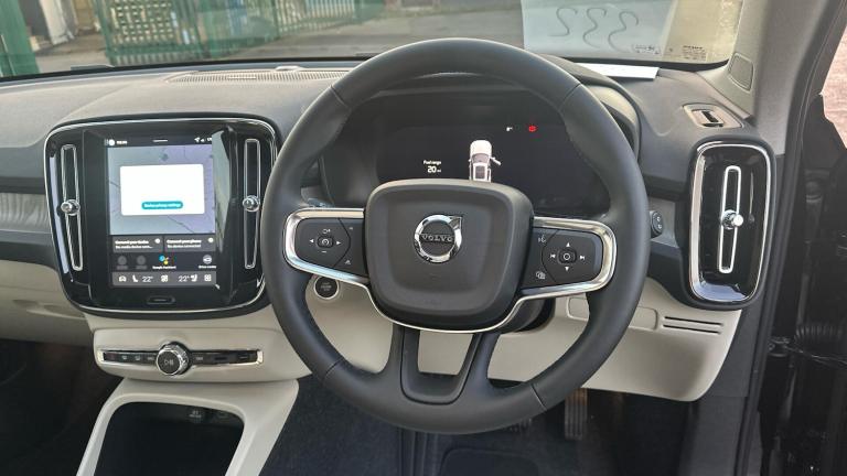  Volvo XC40 2.0 B4 MHEV Ultra Bright DCT Auto Euro 6 (s/s) 5dr Petrol/Electric Hybrid Automatic